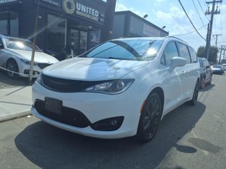 Used 2020 Chrysler Pacifica Touring-L w/ Premium Audio Group image 1