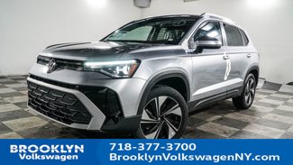 New 2025 Volkswagen Taos SE image 1