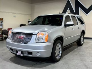 Used 2013 GMC Yukon XL Denali image 1