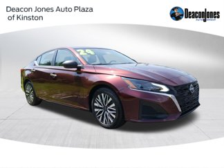 Used 2024 Nissan Altima 2.5 SV image 1