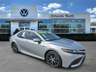 Used 2021 Toyota Camry SE image 1