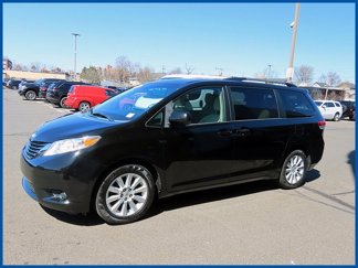Used 2014 Toyota Sienna LE image 1