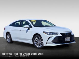 Used 2022 Toyota Avalon XLE image 1