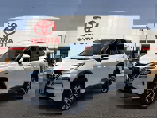 Used 2023 Nissan Rogue SV image 1