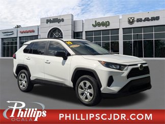 Used 2019 Toyota RAV4 LE image 1