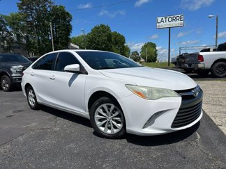 Used 2015 Toyota Camry LE image 1