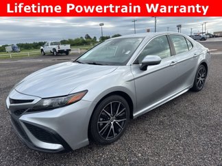 Used 2022 Toyota Camry SE image 1