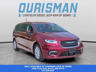 Used 2023 Chrysler Pacifica Touring-L image 1