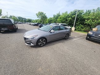 Used 2021 Hyundai Elantra Limited image 1