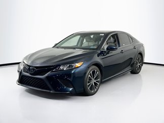 Used 2020 Toyota Camry SE image 1