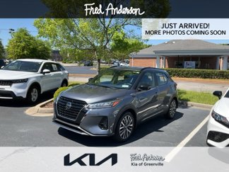 Used 2021 Nissan Kicks SR image 1