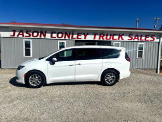 Used 2021 Chrysler Voyager LX image 1