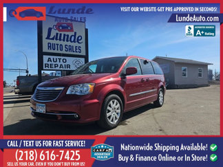 Used 2015 Chrysler Town & Country Touring image 1