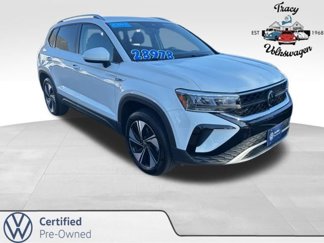 Certified 2024 Volkswagen Taos SE image 1