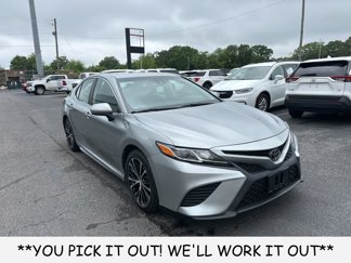 Used 2019 Toyota Camry SE image 1