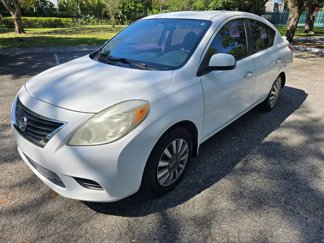 Used 2014 Nissan Versa SV image 1