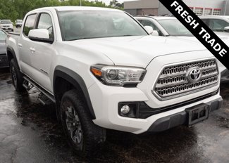 Used 2017 Toyota Tacoma TRD Off-Road image 1