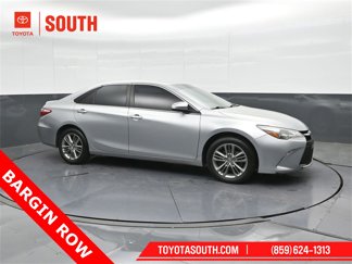 Used 2016 Toyota Camry SE image 1