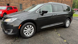 Used 2019 Chrysler Pacifica Touring-L image 1