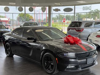 Used 2017 Dodge Charger SXT image 1
