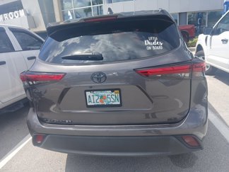 Used 2021 Toyota Highlander XLE image 1