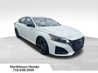 Used 2023 Nissan Altima 2.5 SR w/ SR Premium Package image 1