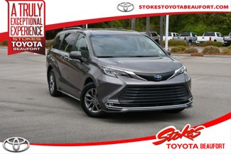Used 2021 Toyota Sienna XLE image 1