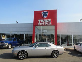 Used 2016 Dodge Challenger SXT image 1