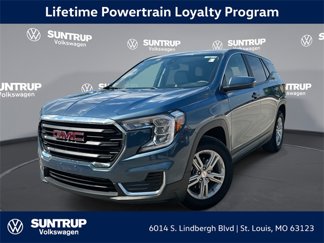 Used 2024 GMC Terrain SLE image 1