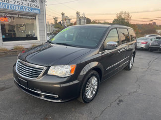 Used 2015 Chrysler Town & Country Touring-L w/ Driver Convenience Group image 1