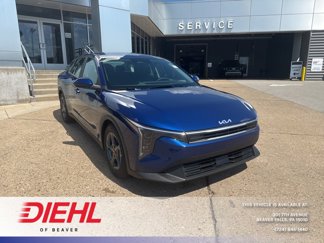 New 2025 Kia K4 LXS image 1