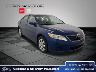 Used 2010 Toyota Camry LE image 1