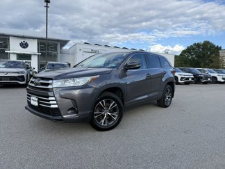 Used 2017 Toyota Highlander LE image 1