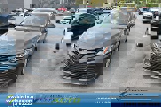 Used 2018 Toyota Camry LE image 1