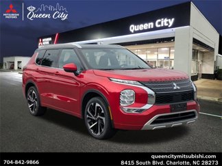 Used 2023 Mitsubishi Outlander SE image 1
