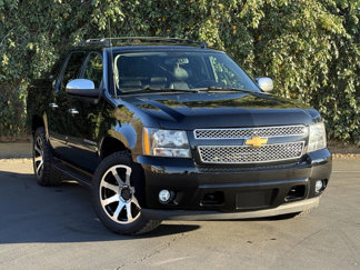 Used 2013 Chevrolet Avalanche LTZ image 1