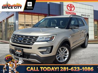Used 2017 Ford Explorer XLT image 1