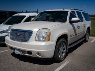 Used 2010 GMC Yukon XL Denali image 1