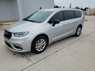 Used 2024 Chrysler Pacifica Touring-L image 1