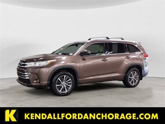 Used 2017 Toyota Highlander XLE image 1