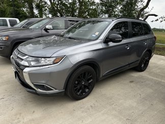 Used 2018 Mitsubishi Outlander LE image 1