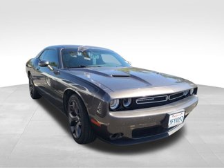 Used 2017 Dodge Challenger SXT image 1