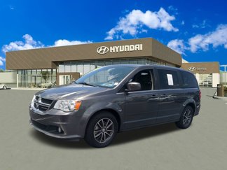 Used 2016 Dodge Grand Caravan SXT image 1