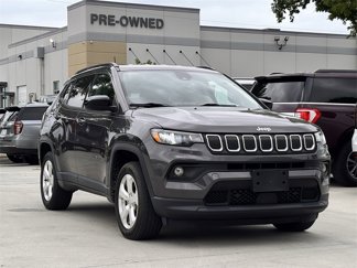 Used 2022 Jeep Compass Latitude image 1