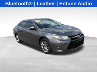 Used 2016 Toyota Camry SE image 1