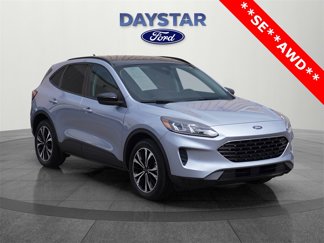 Used 2022 Ford Escape SE w/ SE Sport Appearance Package image 1