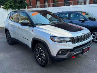 Used 2024 Jeep Compass Trailhawk image 1