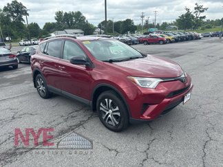 Used 2018 Toyota RAV4 LE image 1