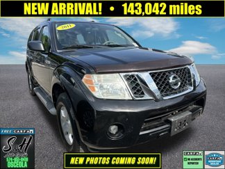 Used 2011 Nissan Pathfinder S image 1