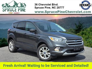 Used 2017 Ford Escape SE w/ SE Cold Weather Package image 1